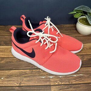 Nike Women's Roshe One Running Shoes NWT *IN BOX* Size 6 (Sea Coral/Navy-White)